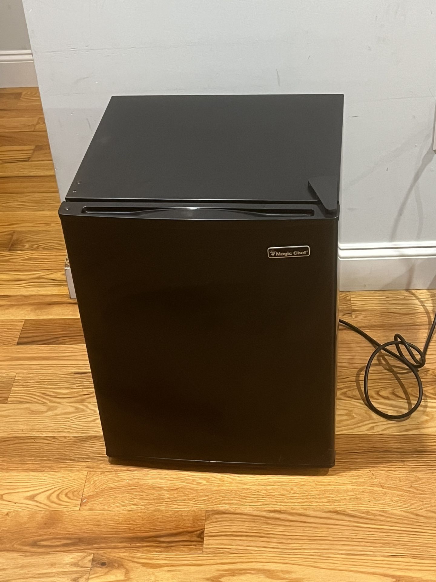 Magic Chef Mini Fridge 2.6 Cu Ft