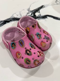 Pink princess crocs 6c