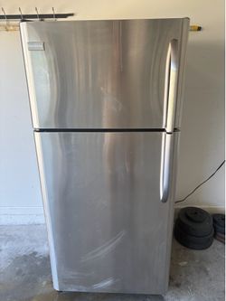 Frigidaire Refrigerator + FREE Insignia Microwave Included!