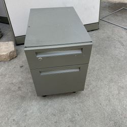 Metal Filing Cabinet 