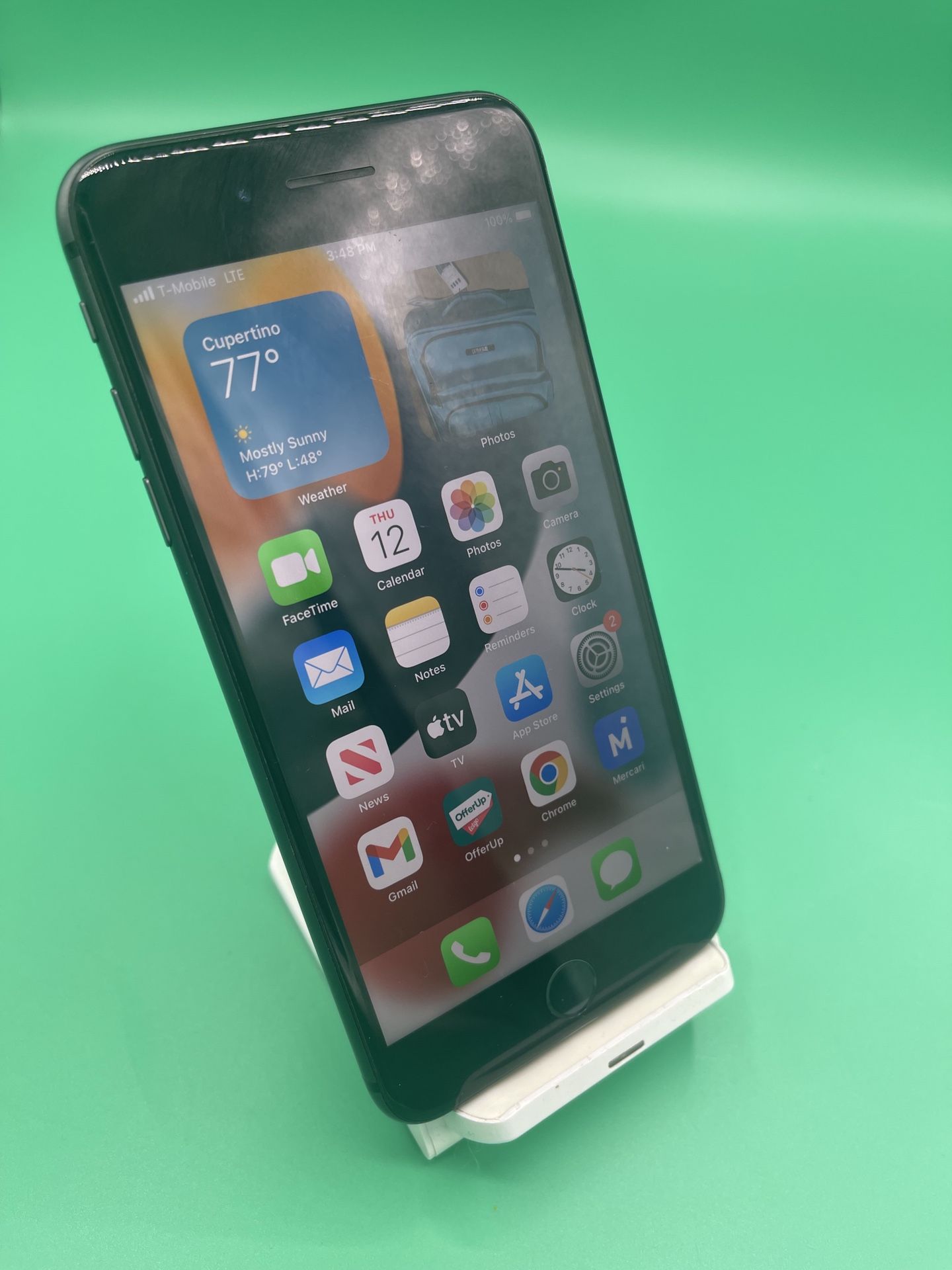 Apple iPhone 8 Plus (READ DESCRIPTION)