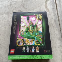 Lego Wicked Emerald City Wall Art 75685