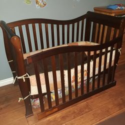 convertible crib with mattress and sheets almost new