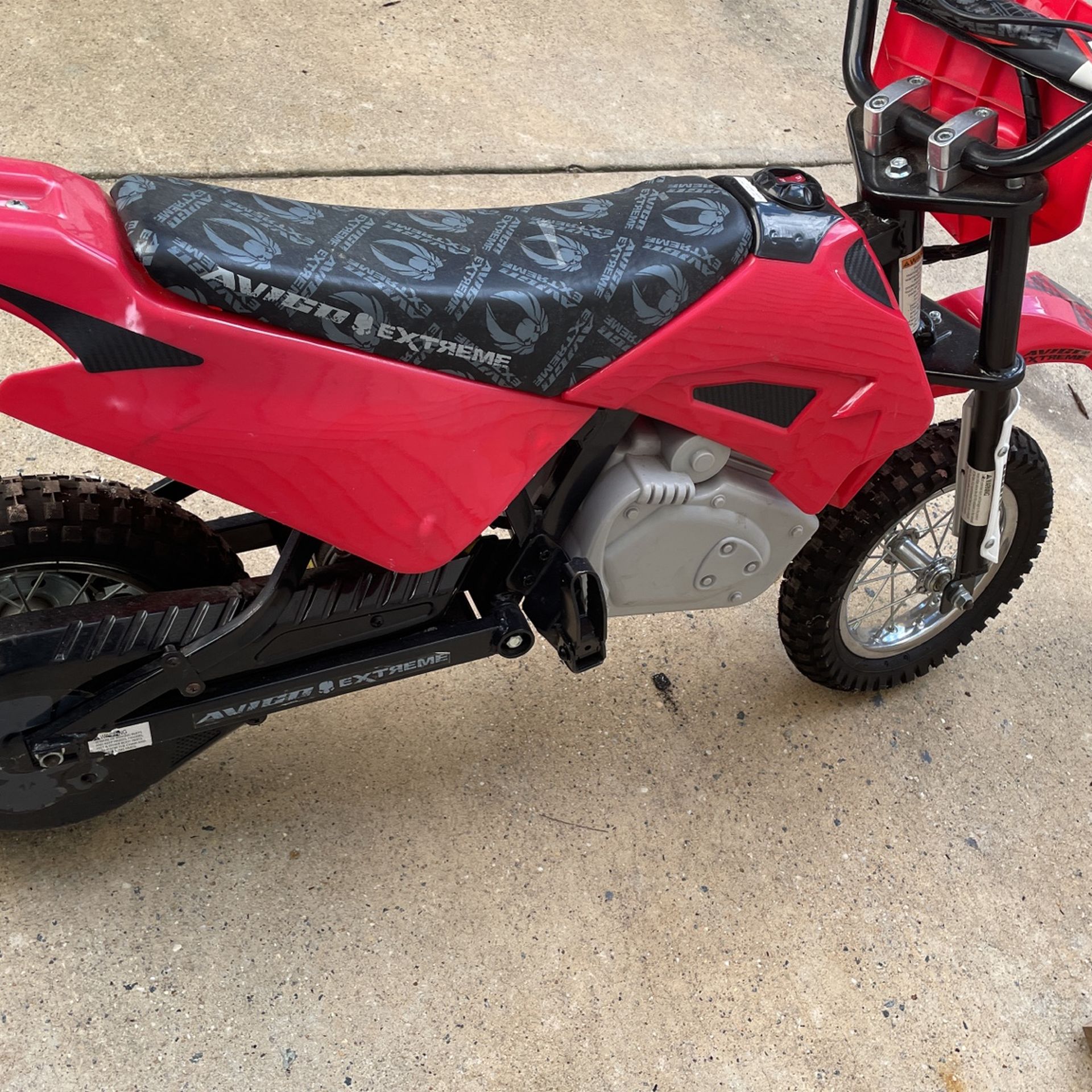 Avigo Extreme Electric Kids Dirt Bike 24 Volts for Sale in Glen