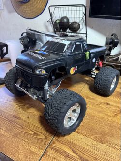 TRAXXAS STAMPEDE
