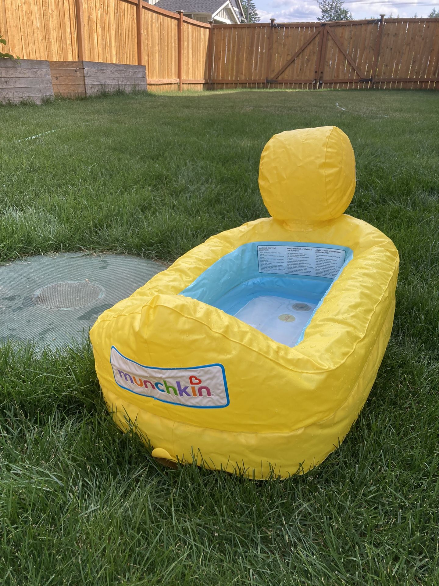 munchkin duck inflatable bath tub