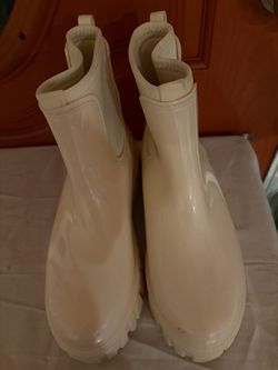 Women's beige plastic boots.#10