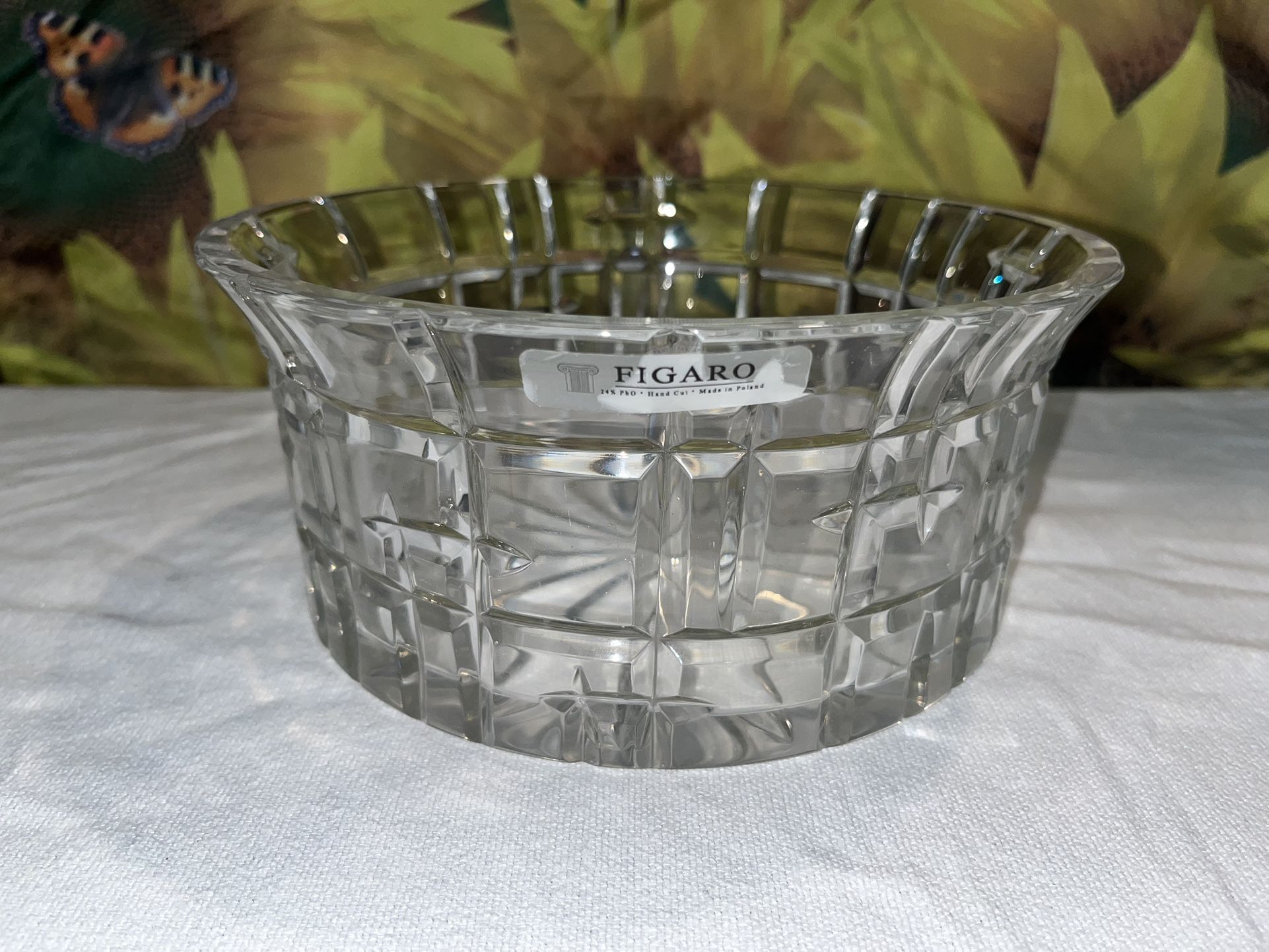 Antique Beautiful Figaro hand cut crystal bowl