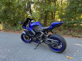 2022 Yamaha R7 motorcycle sport bike Street bike