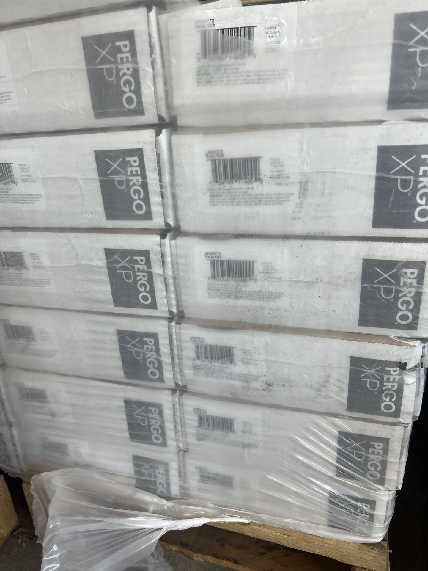 Pergo XP Haley Oak 10 mm T x 7.5 in. W Laminate Wood Flooring (19.6 sqft/case