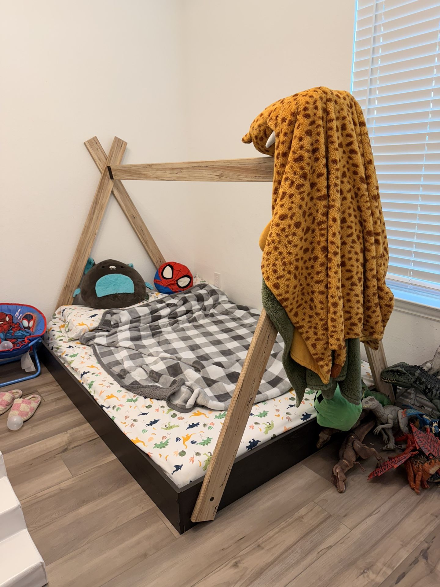 Tee Pee Twin Full Bed