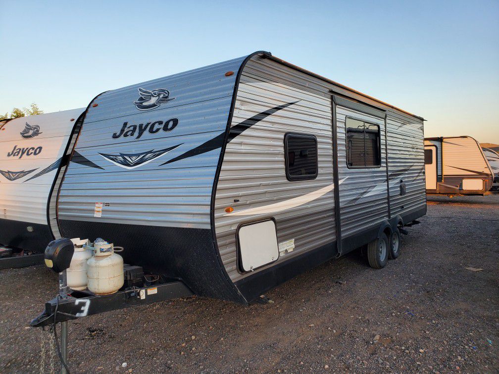 2021 Jayco 26 ft bunkbed trailer oversized bathroom sleeps 8