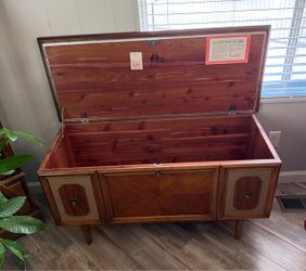 Lane Cedar Chest Mid-Century Hope Chest