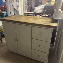 Island Table With Chairs 