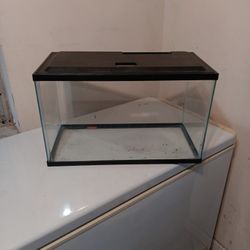 10 Gallon Aquarium/ Fish Tank With Hood