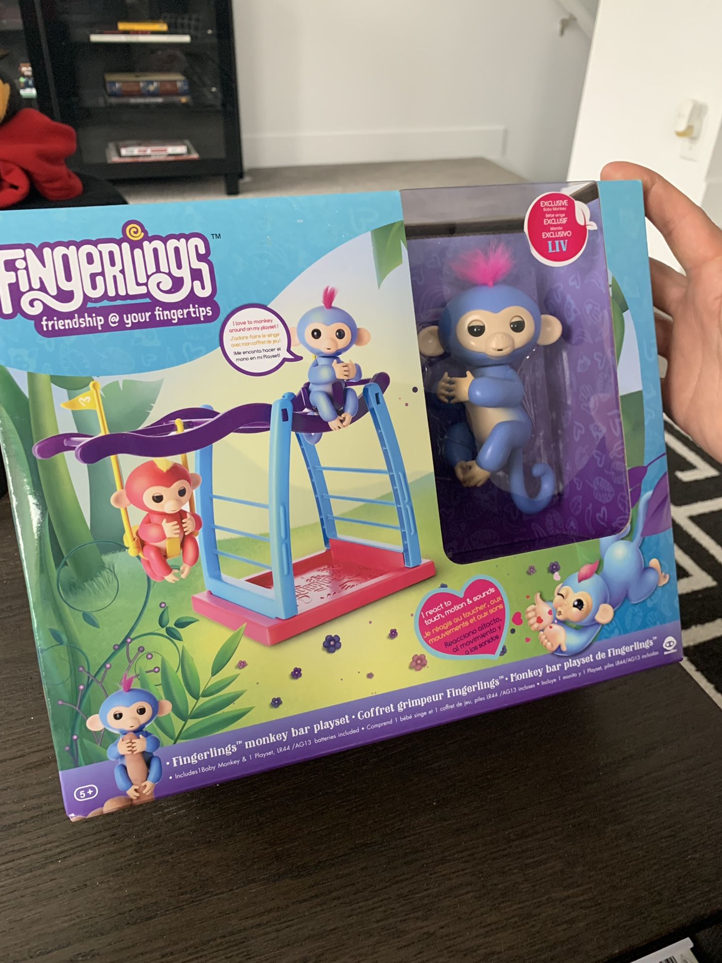 WowWee Fingerlings Playset - Monkey Bar Playground + Liv The Baby Monkey (Blue with Pink Hair)