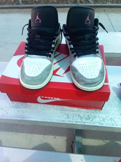 Air Jordan 1s size 11