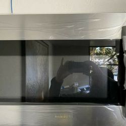 Samsung & Whrilpool 30in Microwave Open Box Unit Up to 50% Off