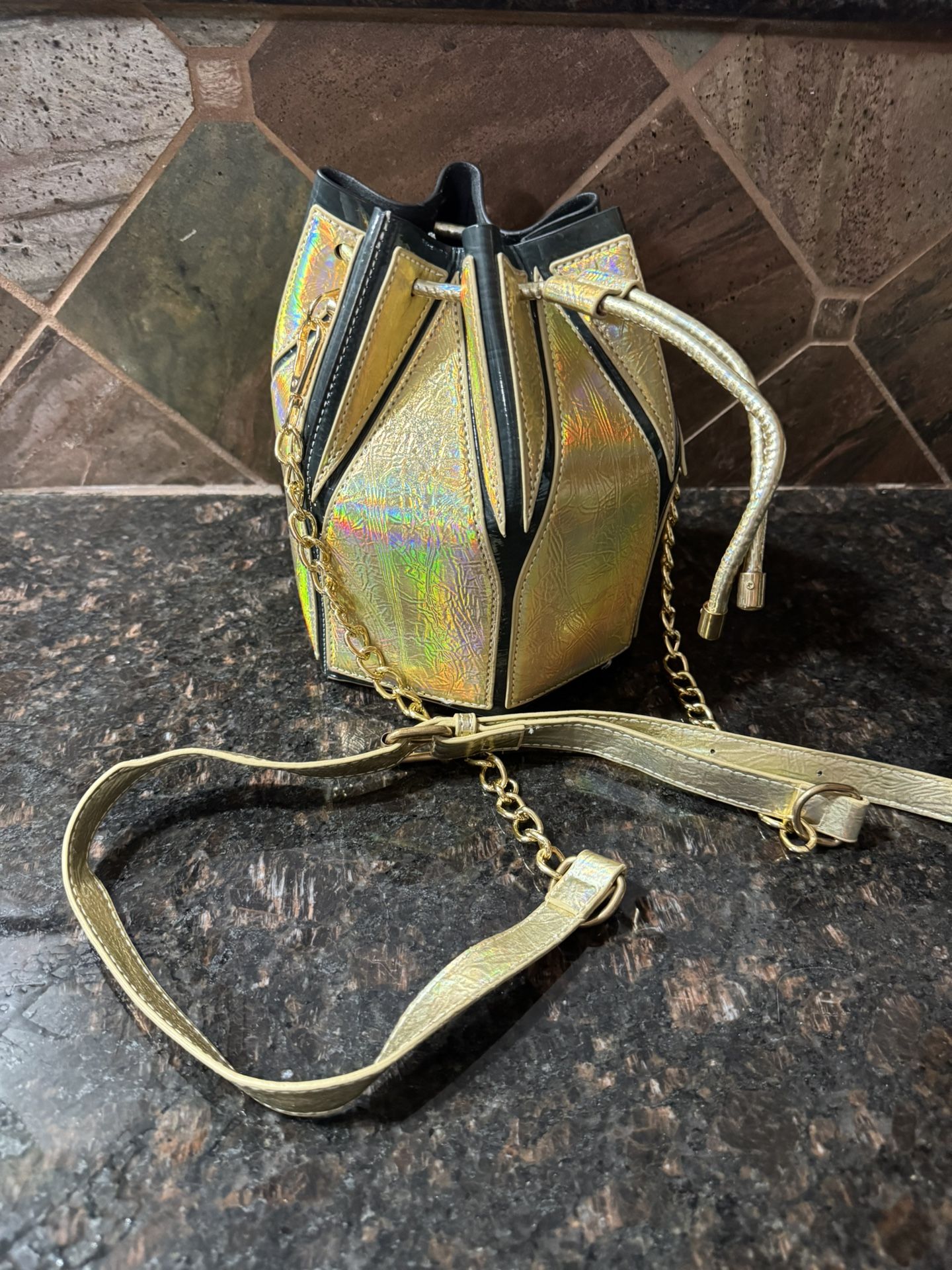 Geometric Luminous Bucket Bag.Holographic Reflective Messenger Crossbody Bag