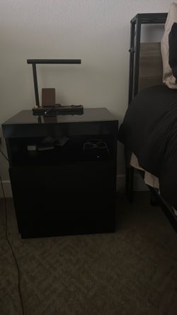 2 night stands… with wireless charging (LED)
