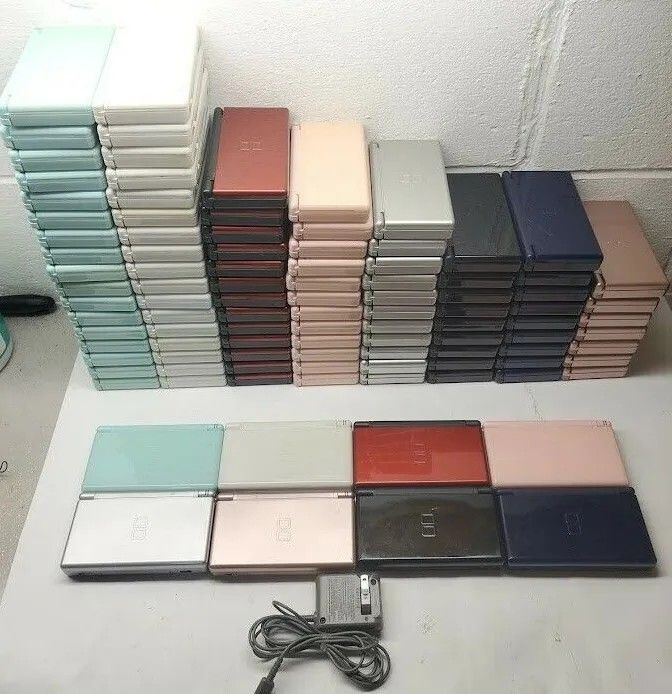 1X Nintendo DS lite with charger cheap alternative to Gameboy Advance