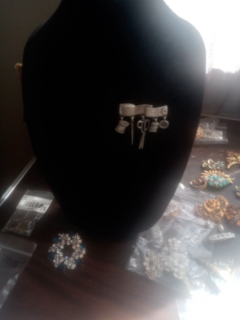 Vintage Jj Seamstress Brooch