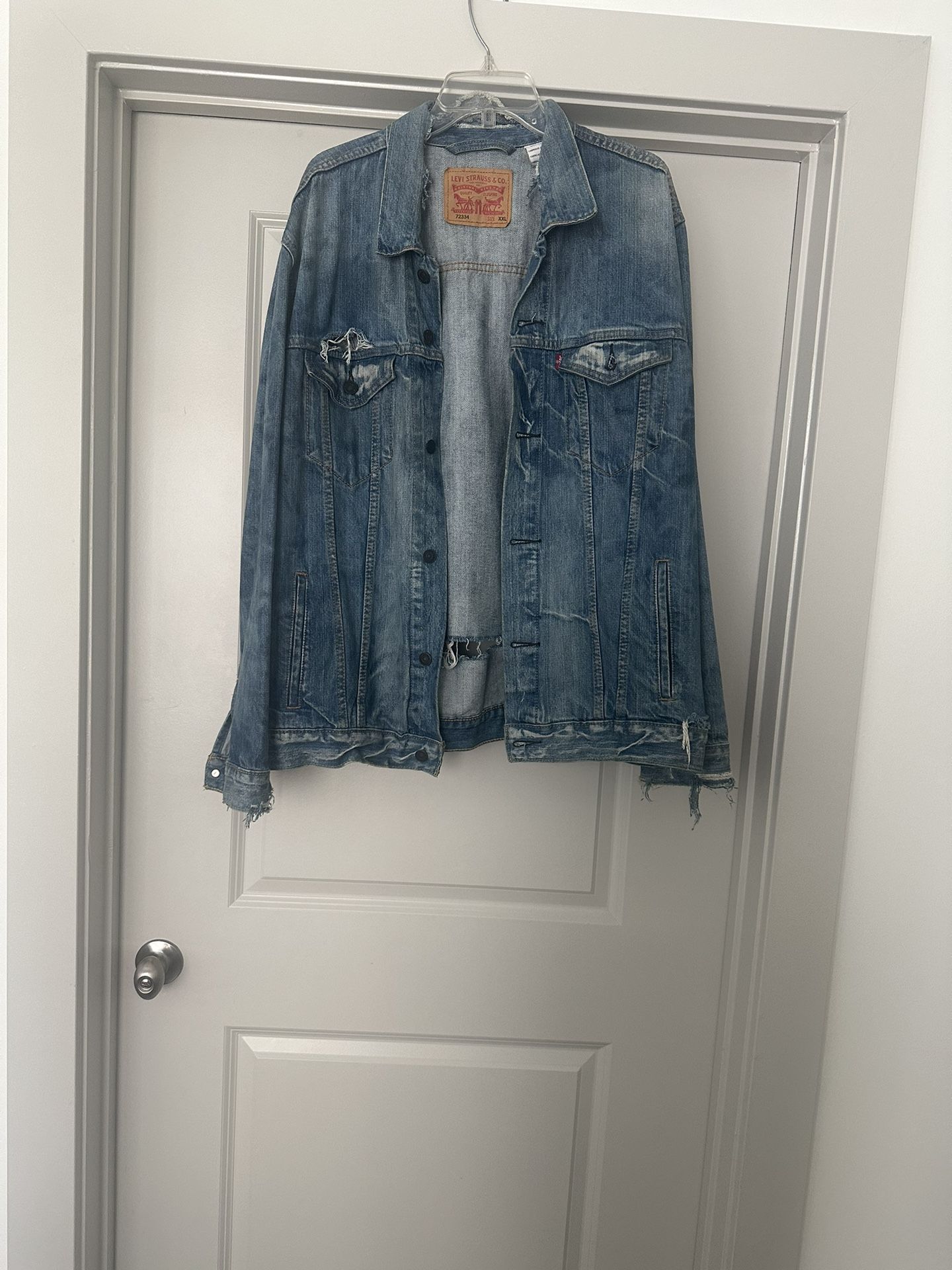 Levi’s Distressed Denim Jacket XXL