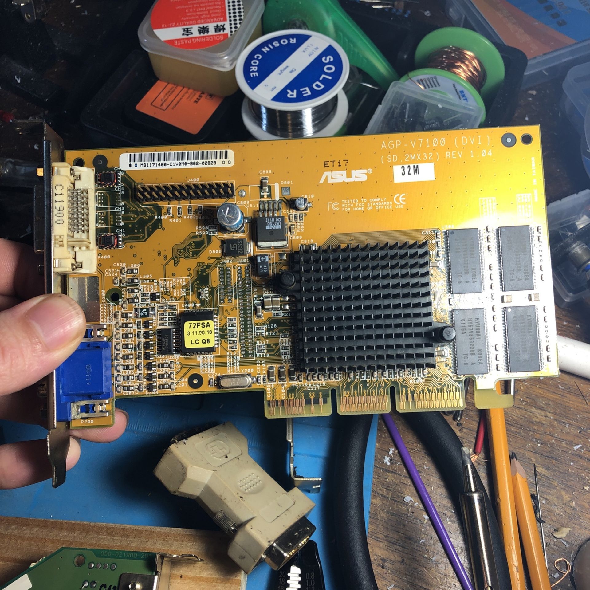 Asus AGP-V7100 (DVI) Graphics Card