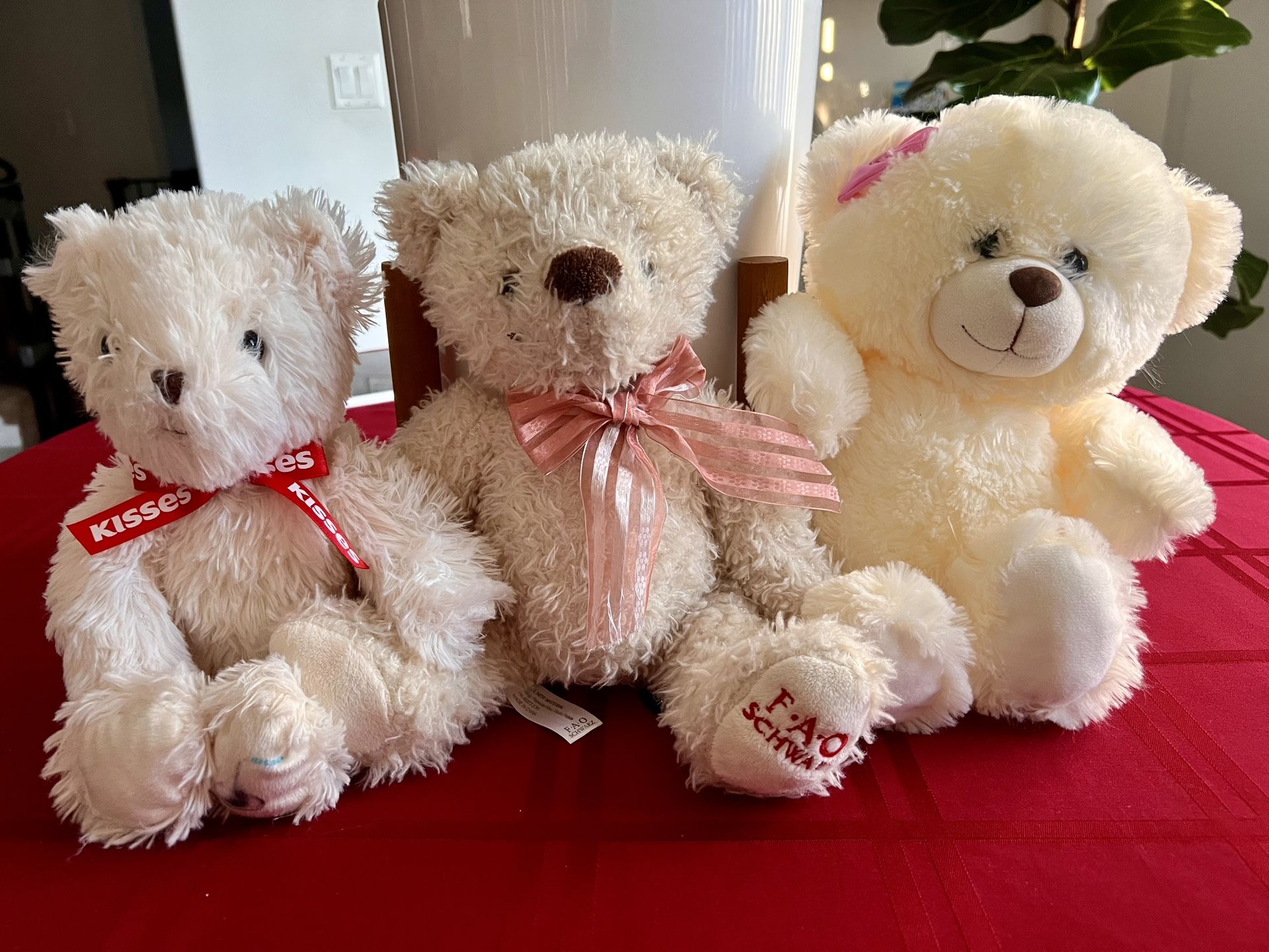 🧸 Set of 3 Teddy Bears – Great Condition!