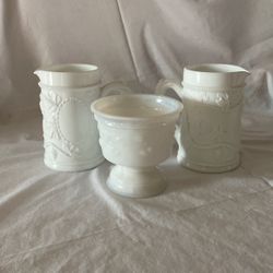 Vintage Set Milk glass 