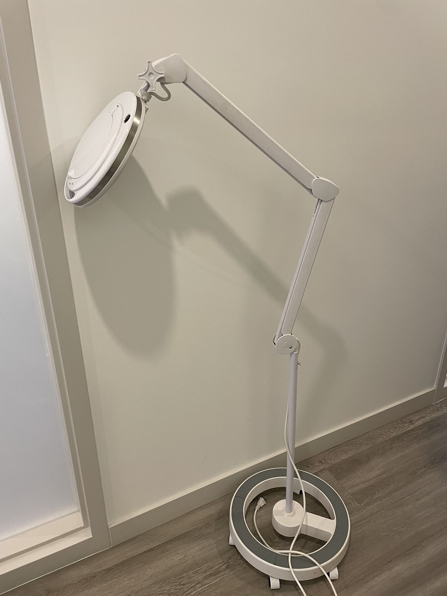 Magnify Lamp