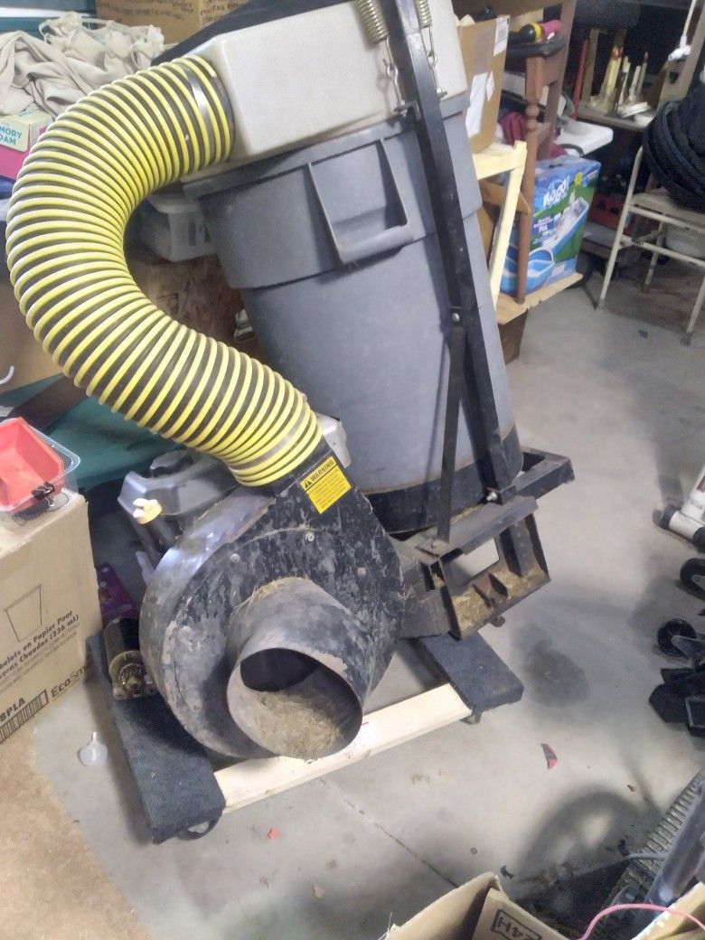 Vacuum, UNIVERSAL 6.5 HP MOTOR RUN AND Sucks Good