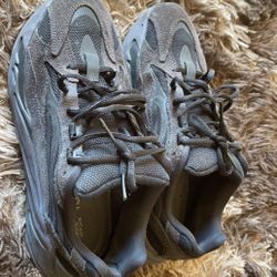 adidas Yeezy Boost 700 V2