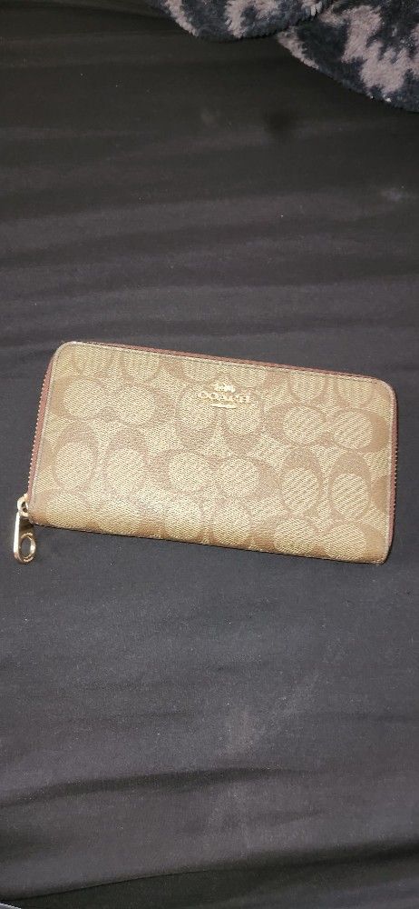 Coach Zip Up Wallet