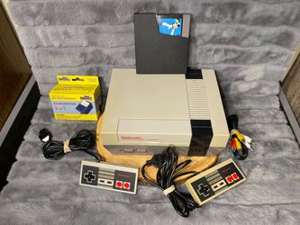 Nintendo NES Console 2 Controllers 1 Game