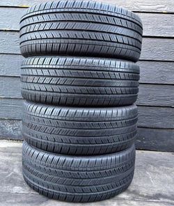 215/50/18 Goodyear 📍📍 Vendo un set de llantas con 80% de vida las 4 📍🌟