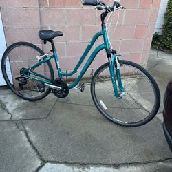 Trek Verve 2 Hybrid /Mountain Bike 26” Women’s