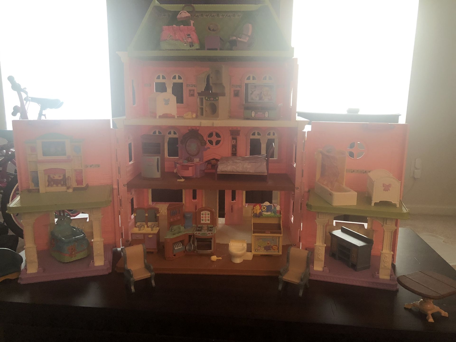 Clean Dollhouse With Furniture