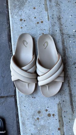 Women’s Olukai Slippers