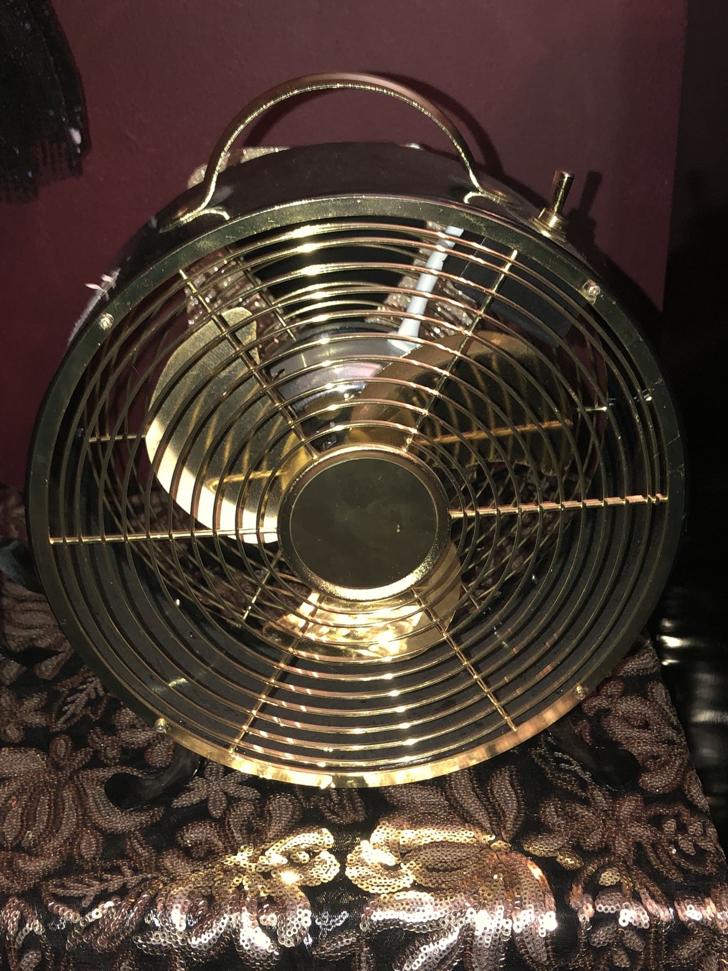 Gold fan