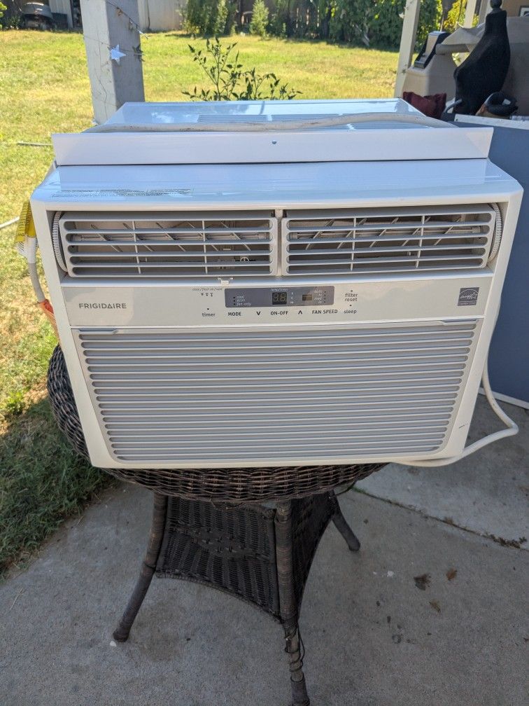 Frigidaire AC Unit