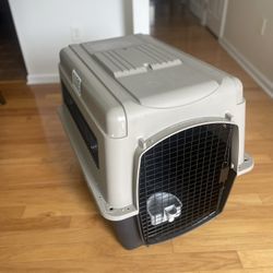 Petmate Ultra Vari Kennel (Like-New Condition)