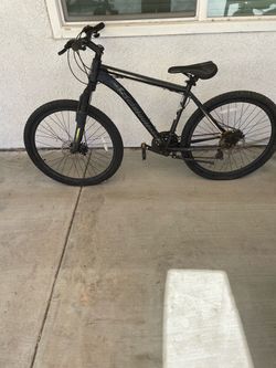 Huffy Mountain Bike – 26” Wheels – Disc Brakes
