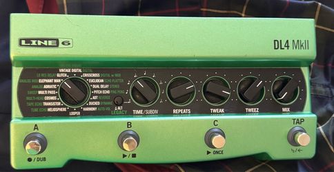 Line 6 DL4 Mk2 digital delay guitar pedal looper
