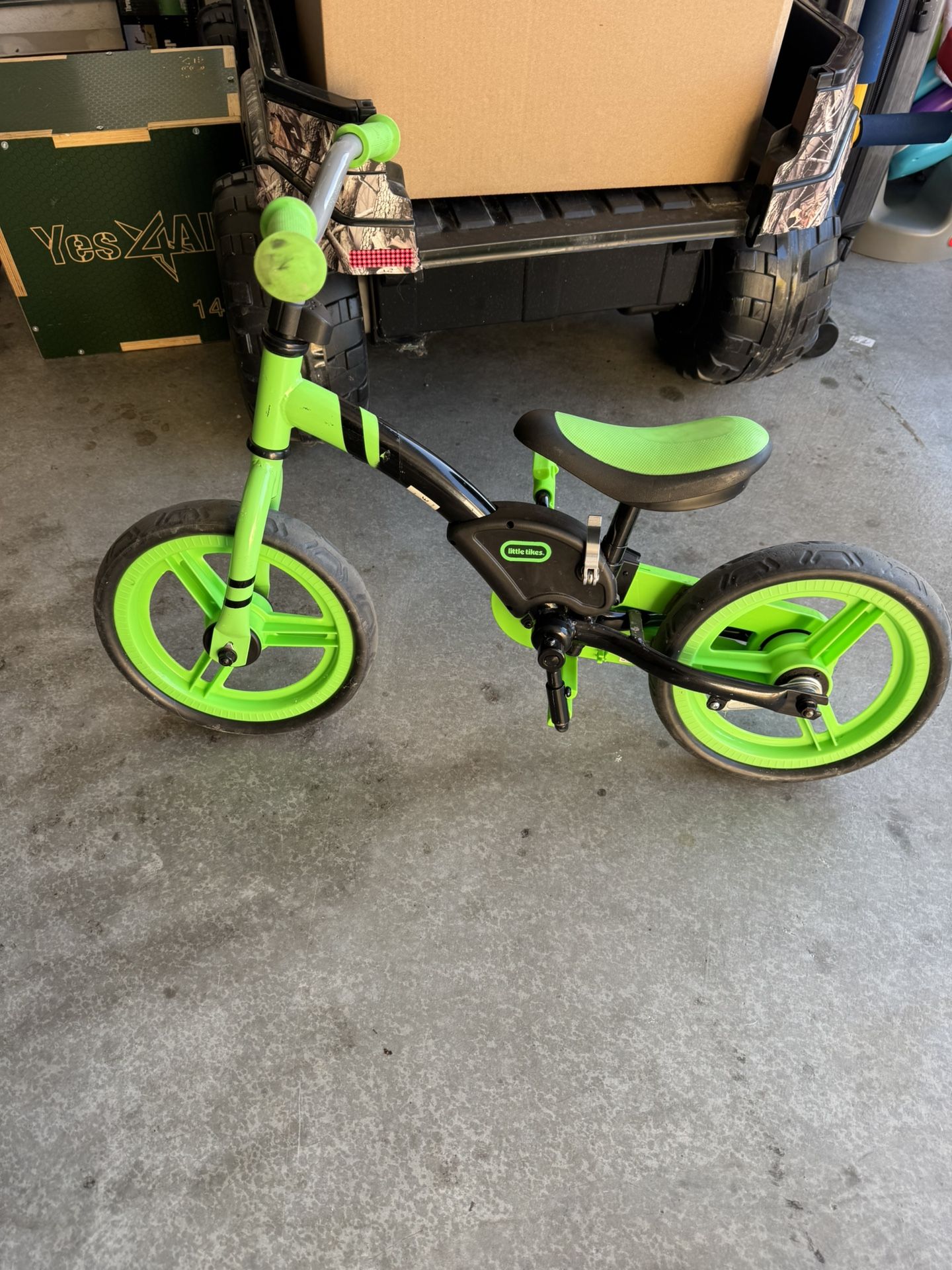 Little tikes Kids hybrid pedals bike