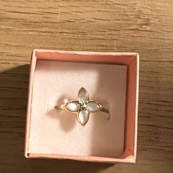 14k Gold Ring Lv Flower 🌸 