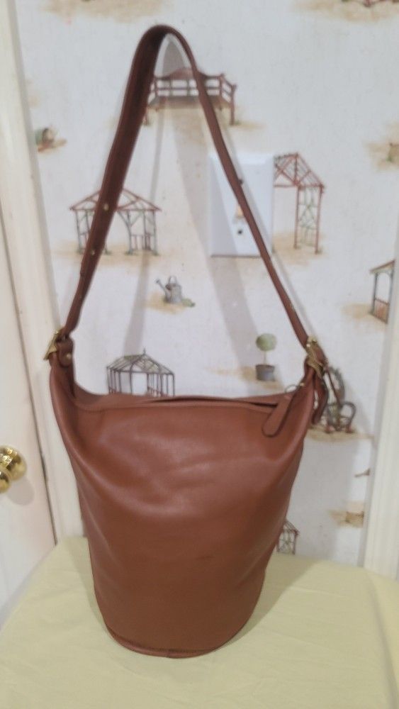 COACH VINTAGE BROWN BUCKET STYLE LEATHER HANDBAG