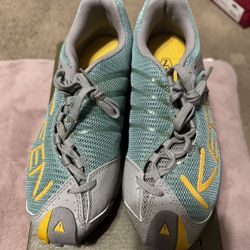 Keen Women Shoes / Size 6.5
