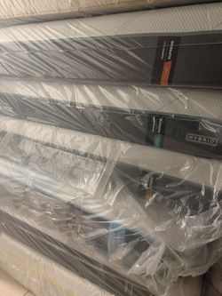 King Tempurpedic Firm mattress 