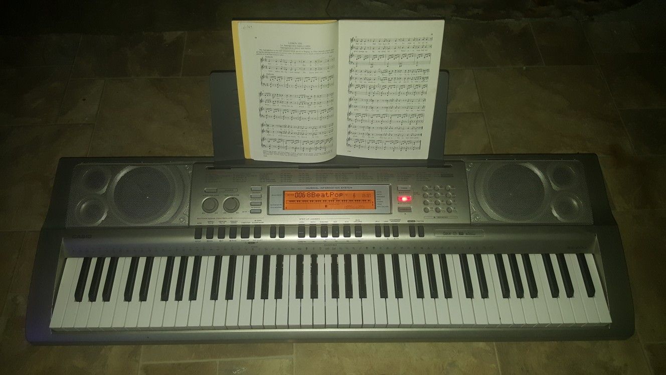 Casio Keyboard...76 keys ..Nice GIFT